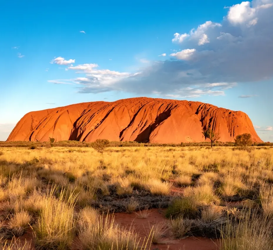 der ikonische Sandsteinfelsen im Zentrum Australiens